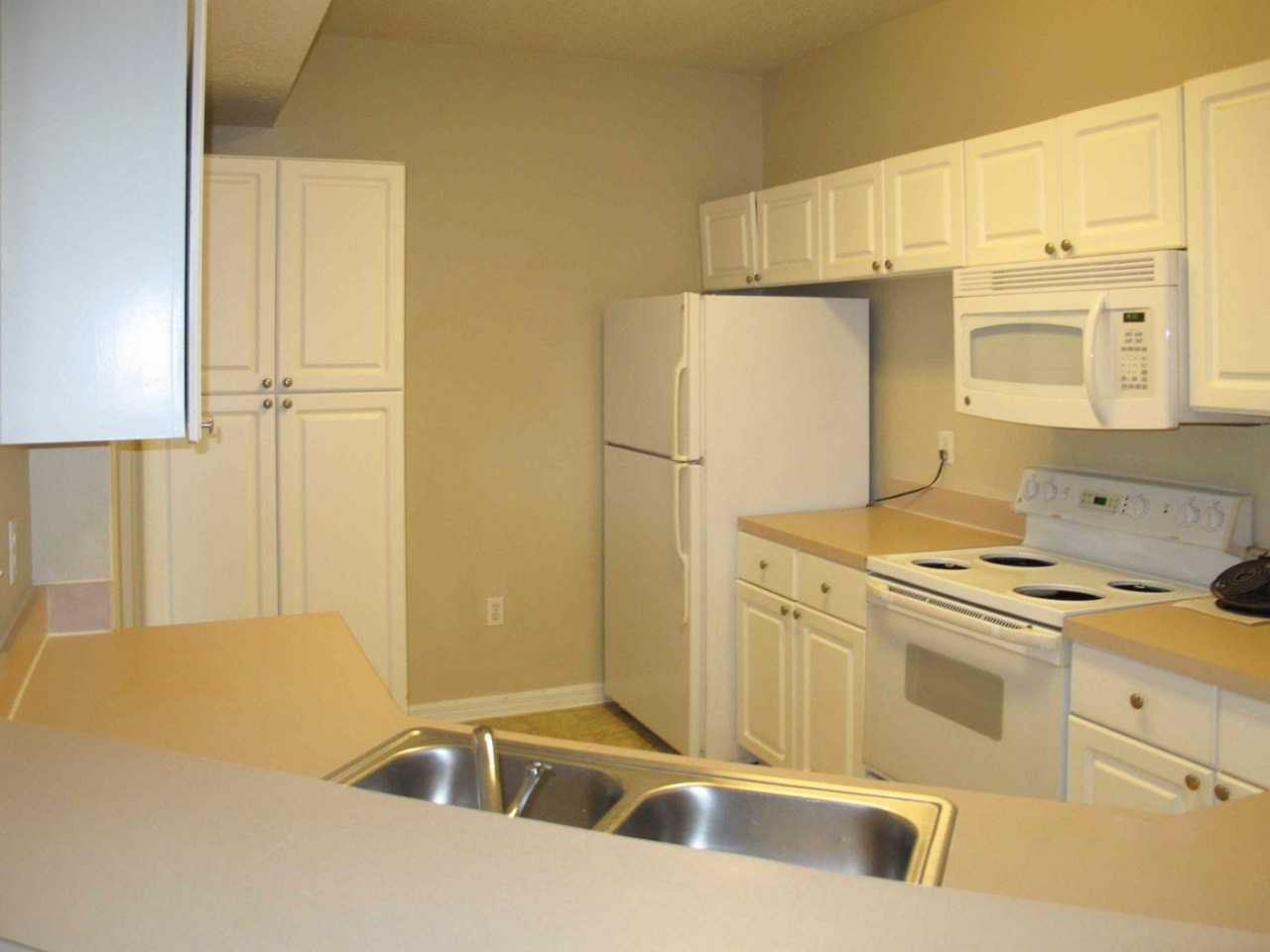 5572 Metrowest Blvd #5-310 - Photo 5 of 12