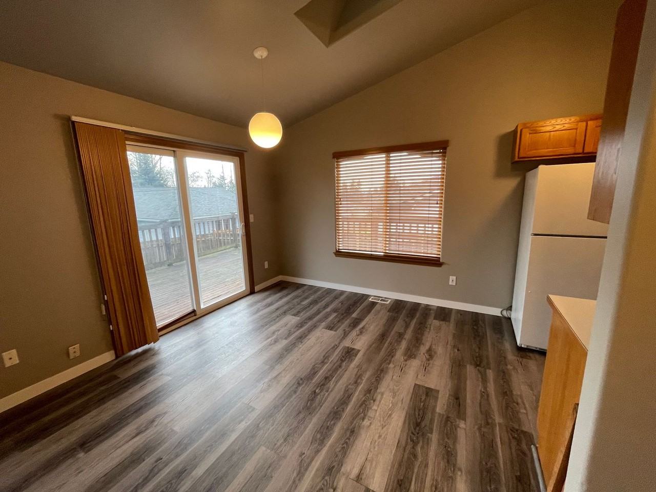 6722 61st Pl Ne - Photo 4 of 15