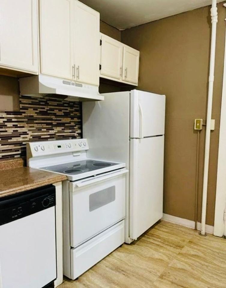 2040 Market St - Photo 2 of 11