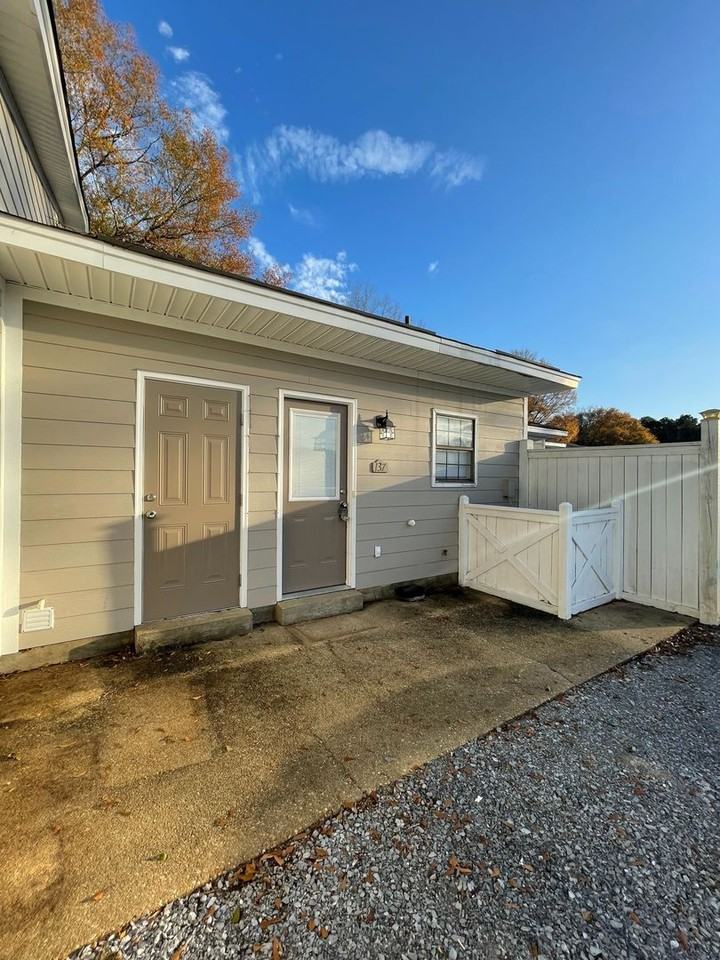 137 Cedar Ct - Photo 2 of 12