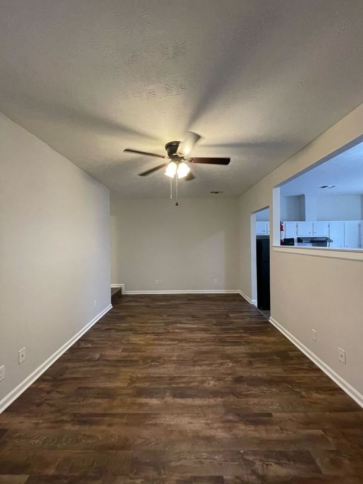 137 Cedar Ct - Photo 3 of 12
