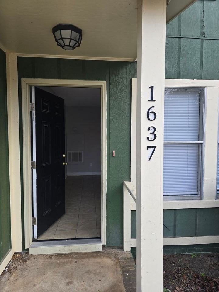 1637 North St - Photo 2 of 14