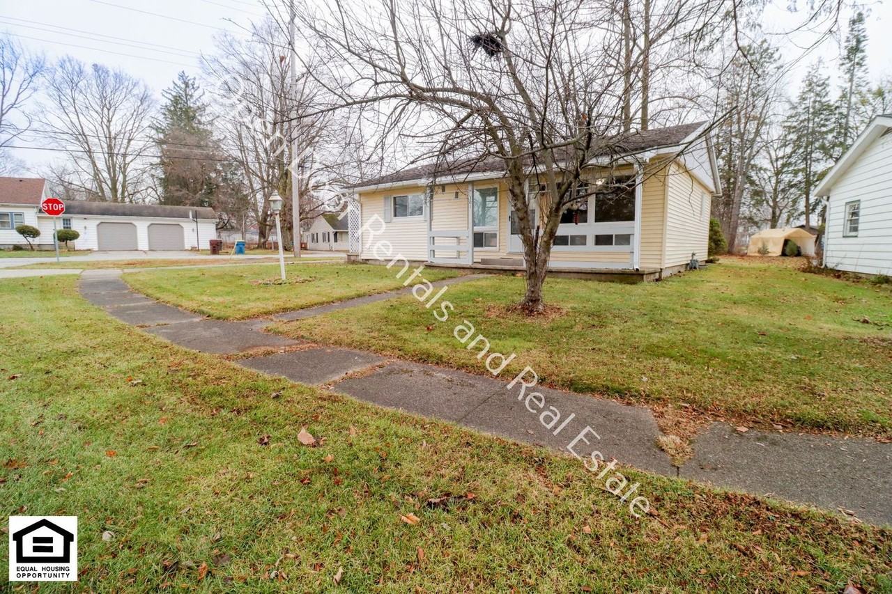 301 Fieldcrest Dr - Photo 3 of 14