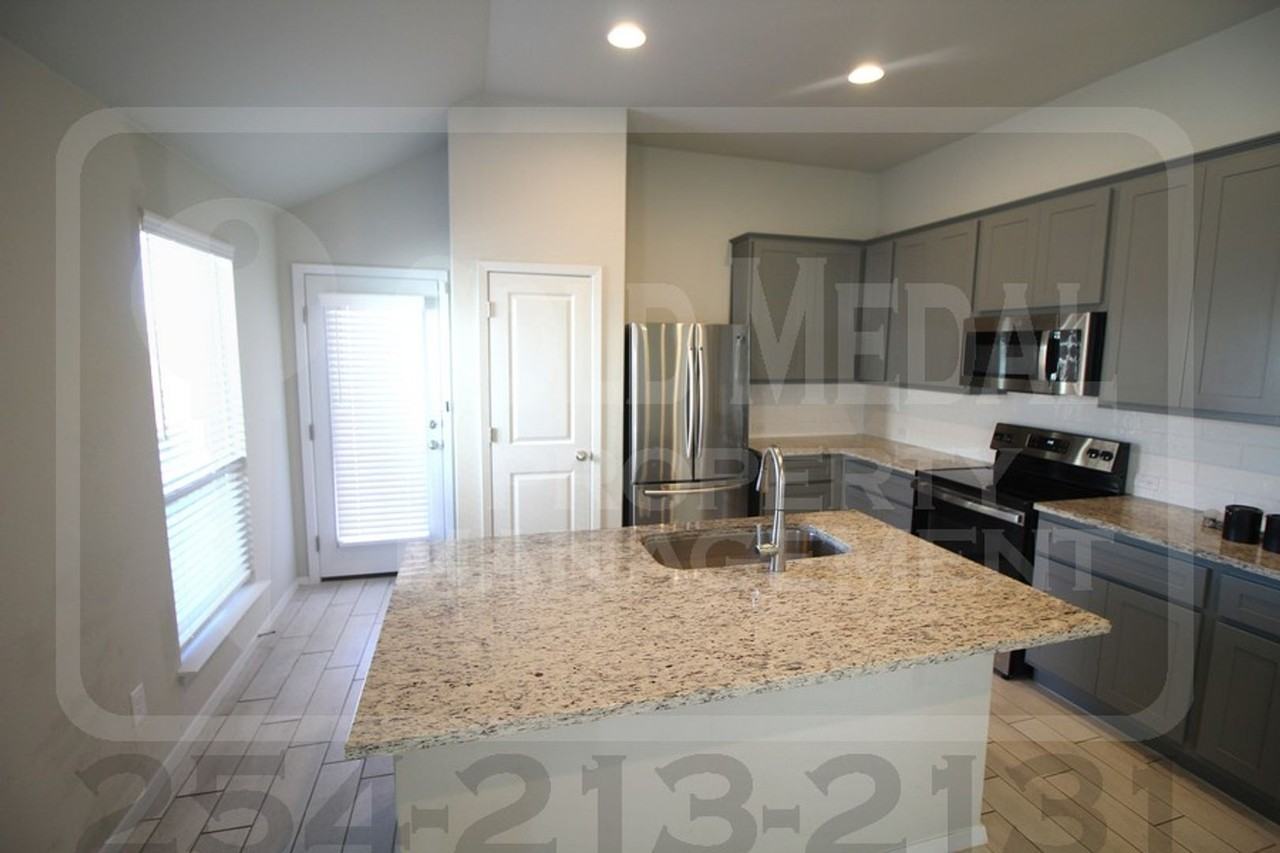 335 Black Opal Dr - Photo 6 of 30