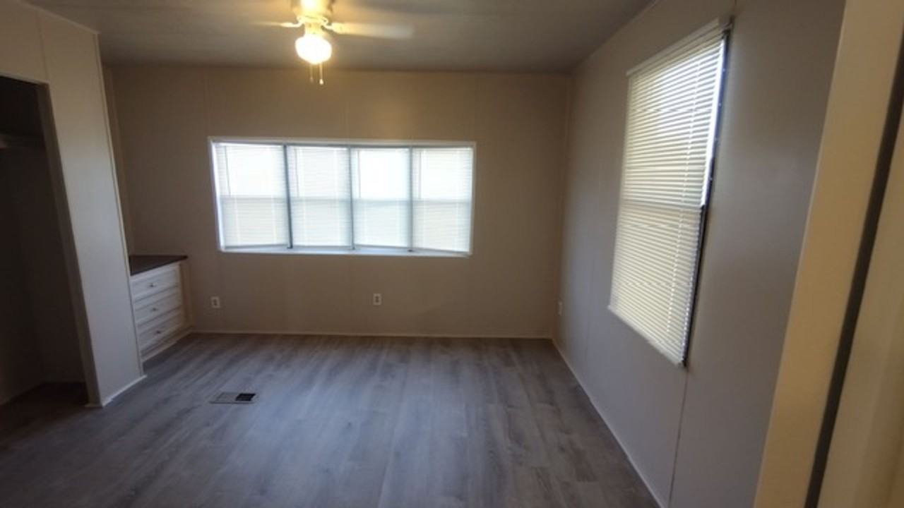 1026 Brazos Dr - Photo 6 of 20