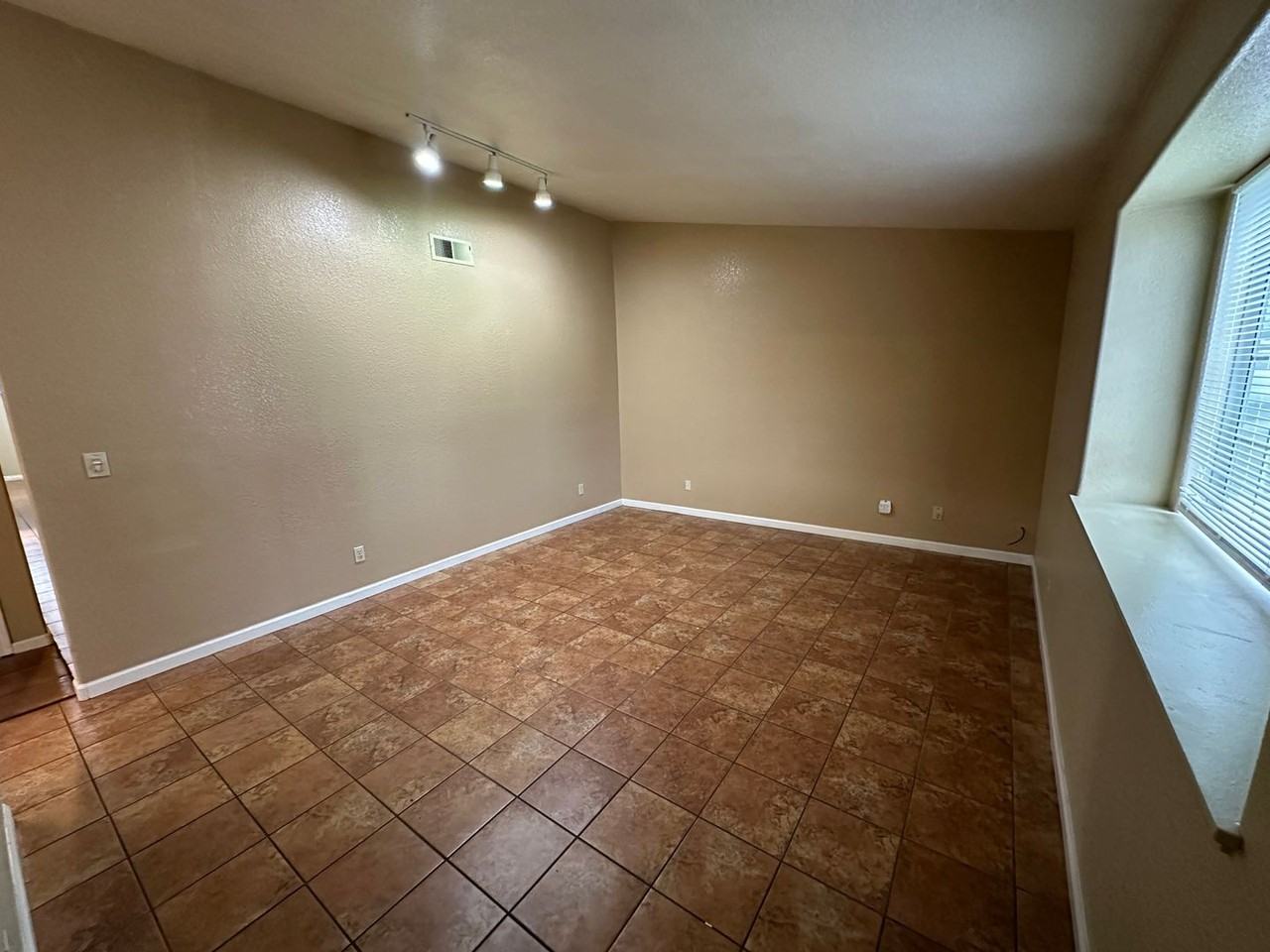 1540 Aptos Dr - Photo 3 of 35