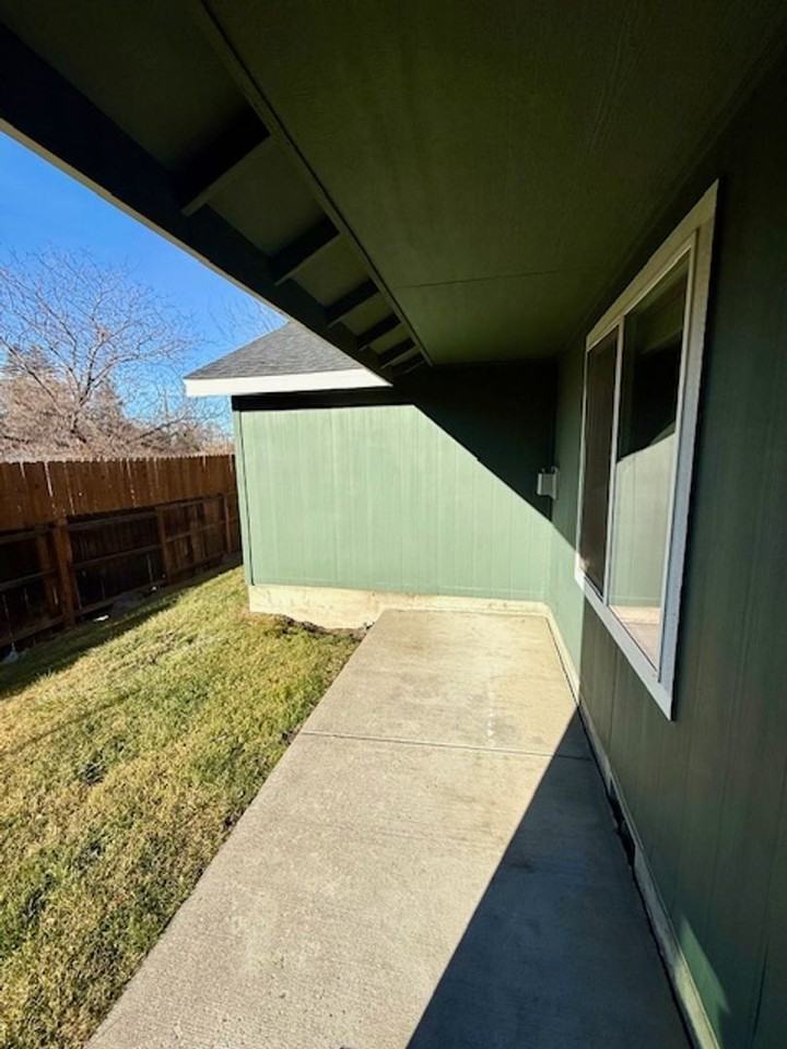 61383 Kobe St - Photo 2 of 30