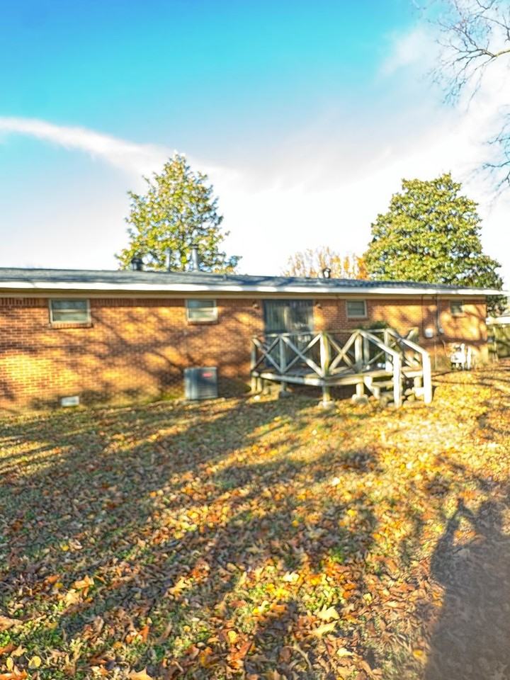 518 Ellis Ave - Photo 3 of 23