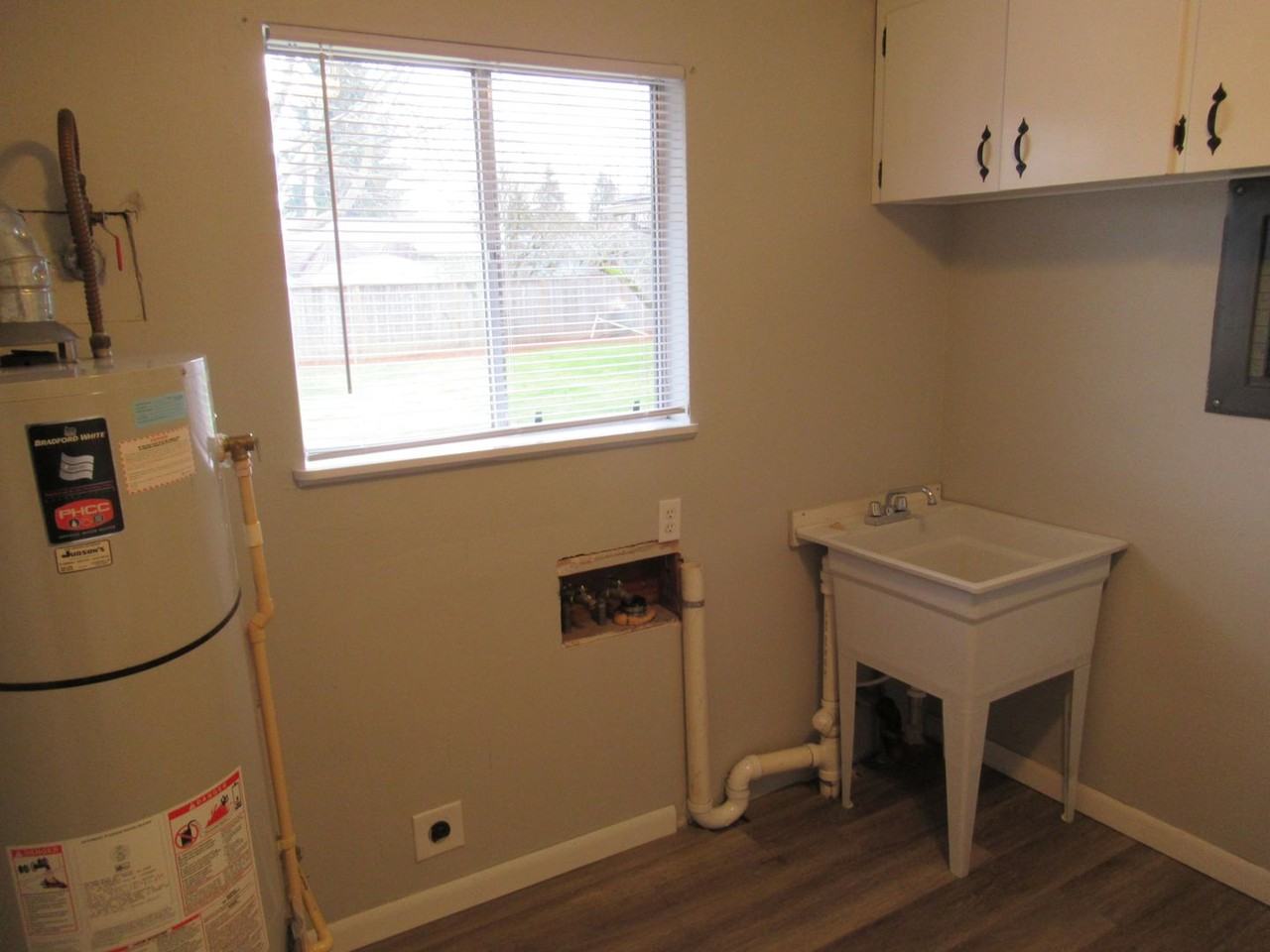 4492 Coloma Dr Se - Photo 5 of 26