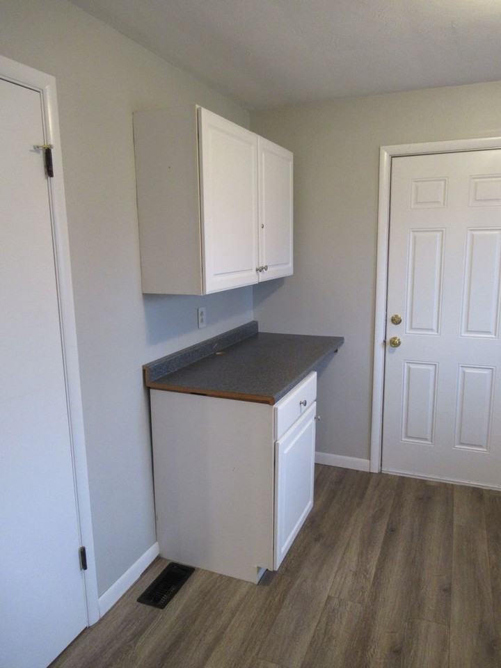 4492 Coloma Dr Se - Photo 6 of 26