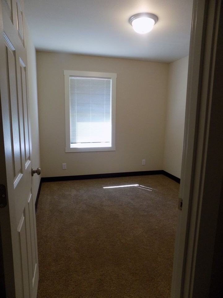 355 D Street - Photo 5 of 11