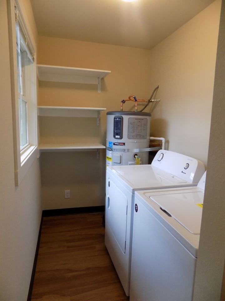 355 D Street - Photo 7 of 11