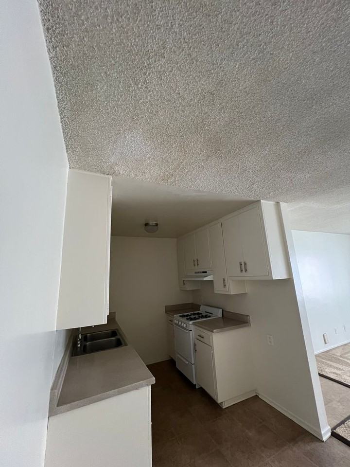 The Burbank Towers - Photo 7 of 19