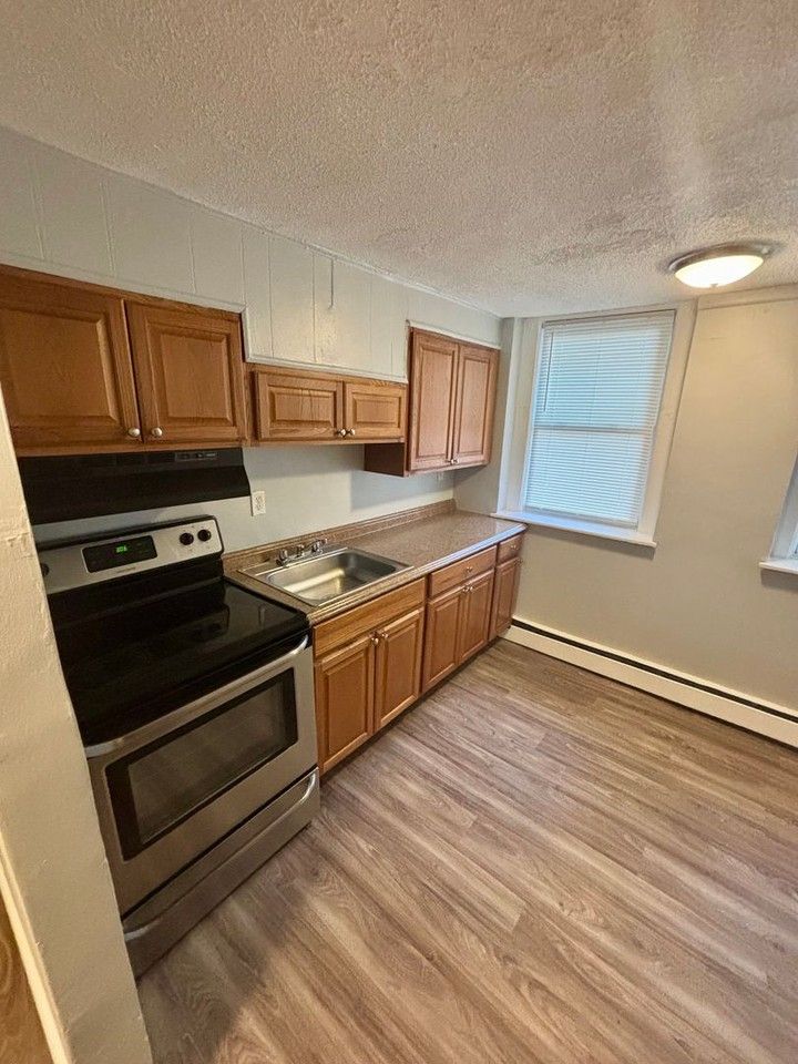 109 Broad - Photo 3 of 23