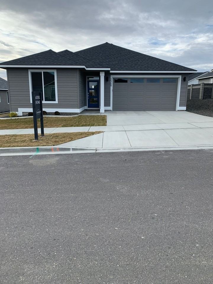 2369 Morris Ave - Photo 2 of 12
