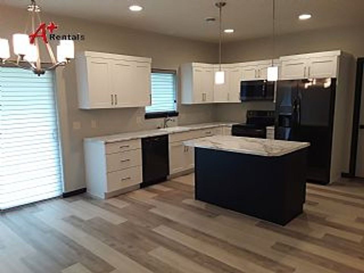 4513 S Dubuque Ave - Photo 3 of 20