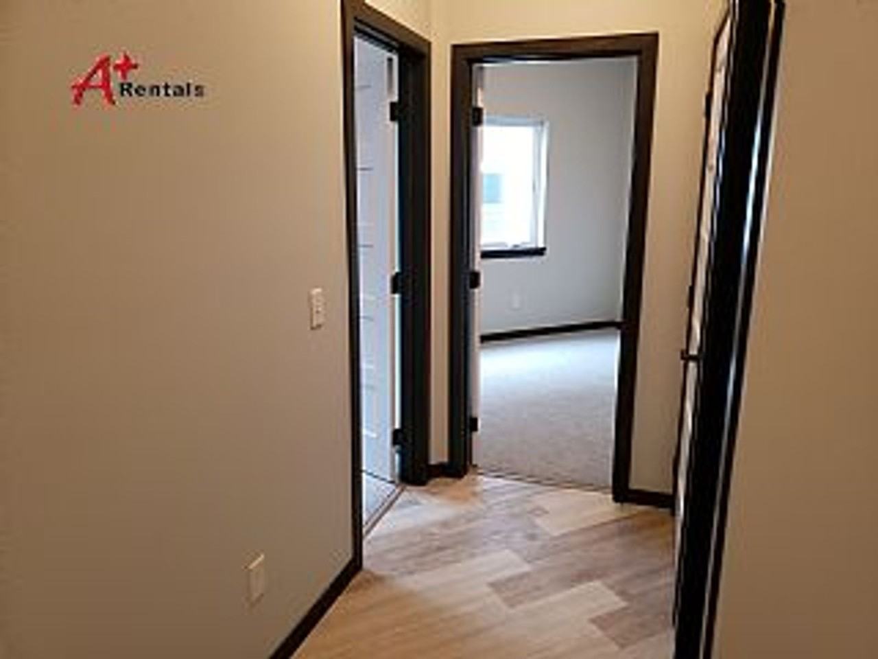 4513 S Dubuque Ave - Photo 5 of 20