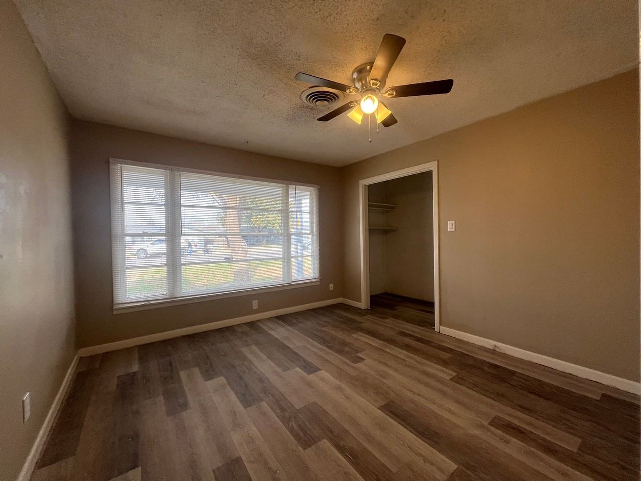 4309 42nd St - Photo 3 of 12