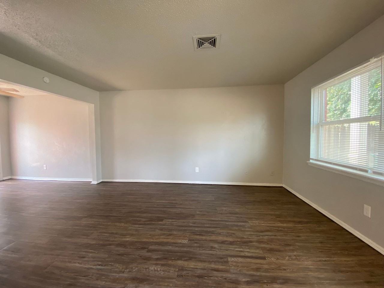 2408 N Reeves Ave - Photo 3 of 16