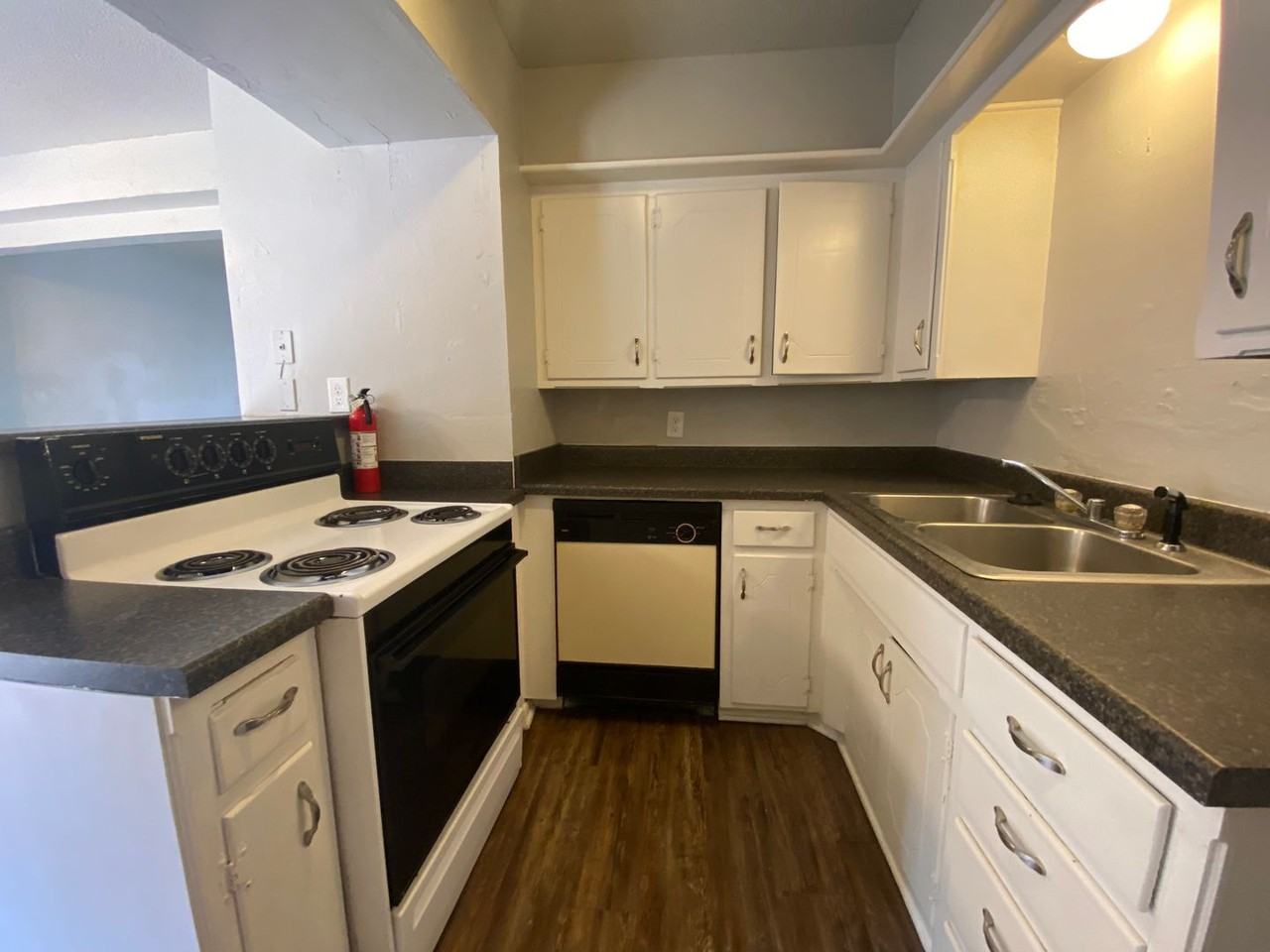 2408 N Reeves Ave - Photo 5 of 16