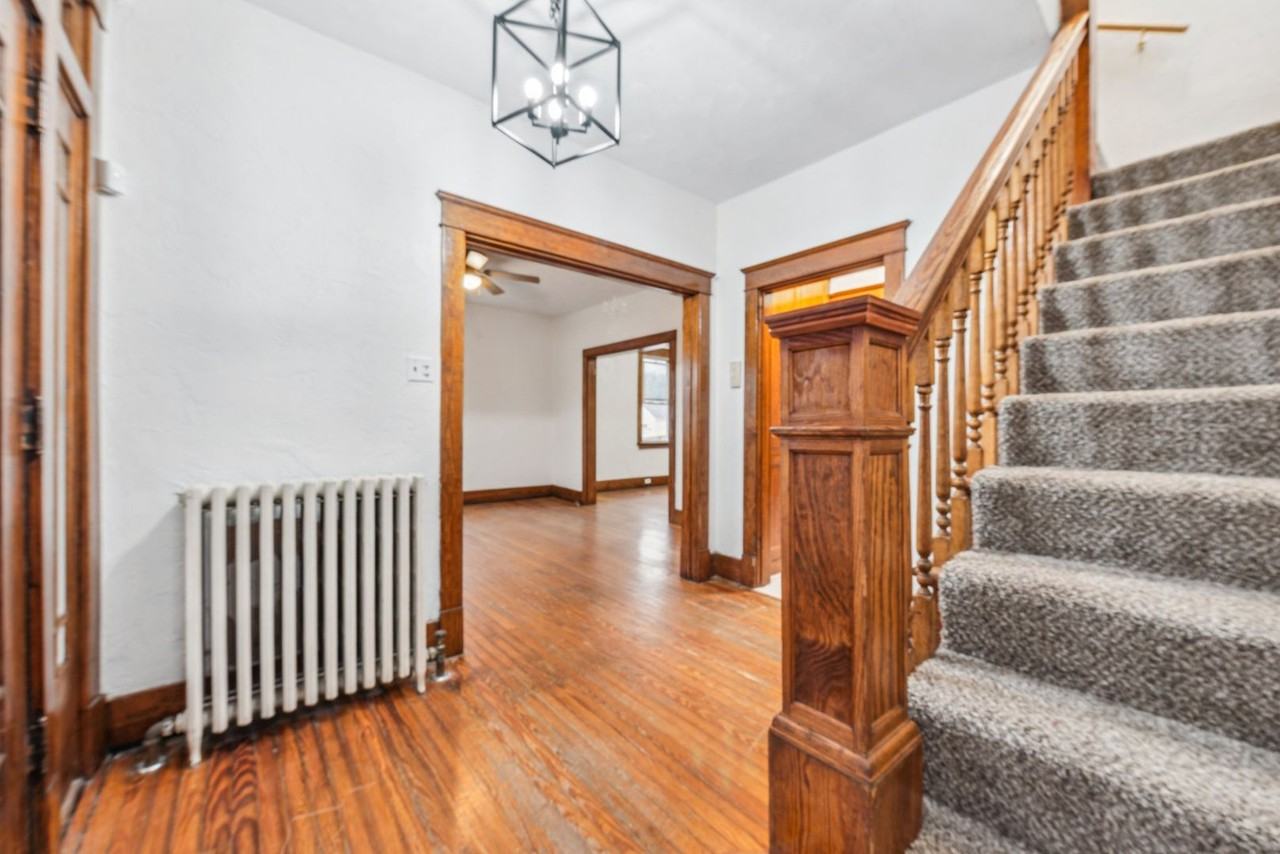 1040 S Main St - Photo 3 of 24