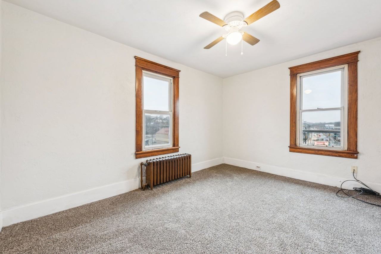 1040 S Main St - Photo 6 of 24