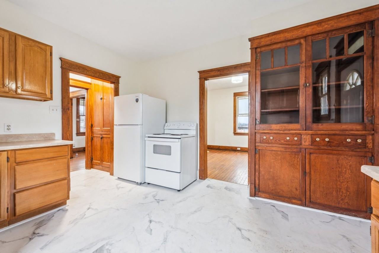 1040 S Main St - Photo 7 of 24