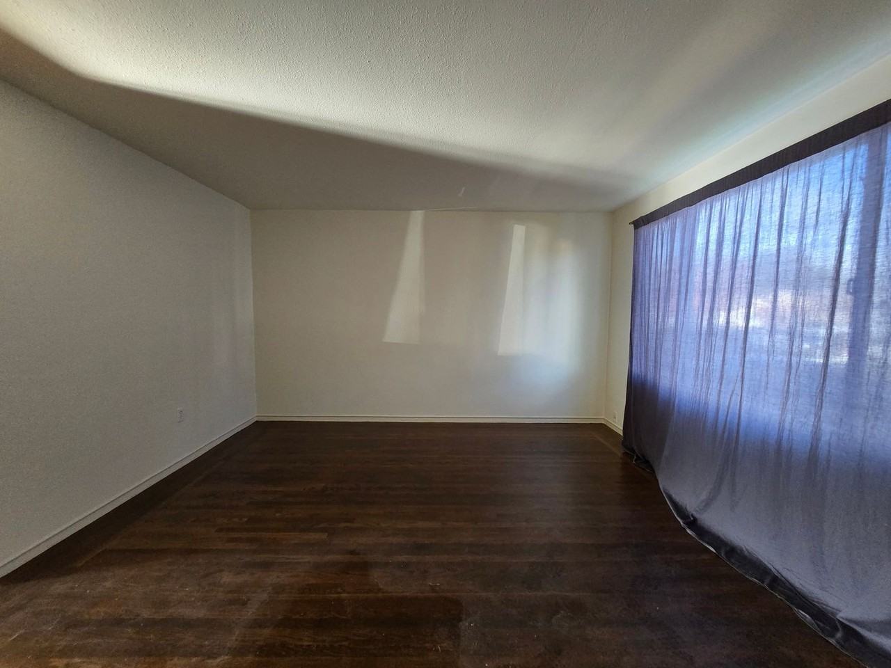 2726 Lowell Ave - Photo 2 of 8