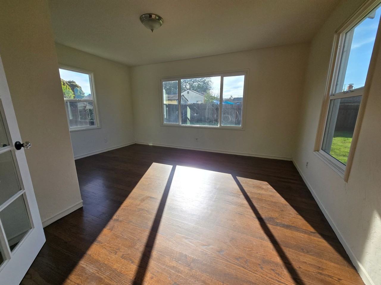 2726 Lowell Ave - Photo 3 of 8
