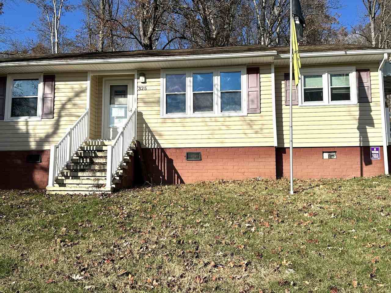 325 Mullins St - Photo 2 of 39