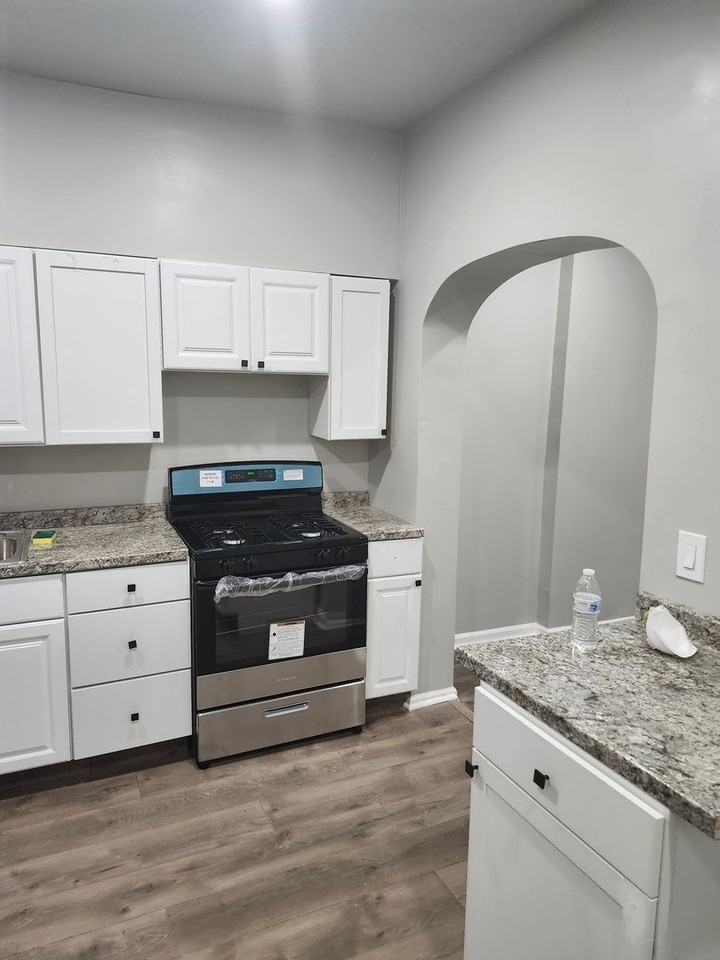 1534 Moreland Ave - Photo 2 of 23