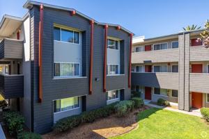 featured image of 215 Bayview Street