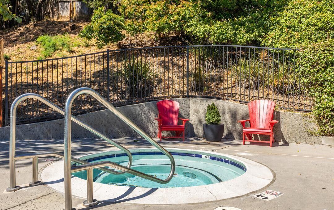 215 Bayview St - Photo 5 of 22