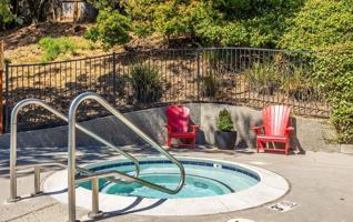 featured image of 215 Bayview St