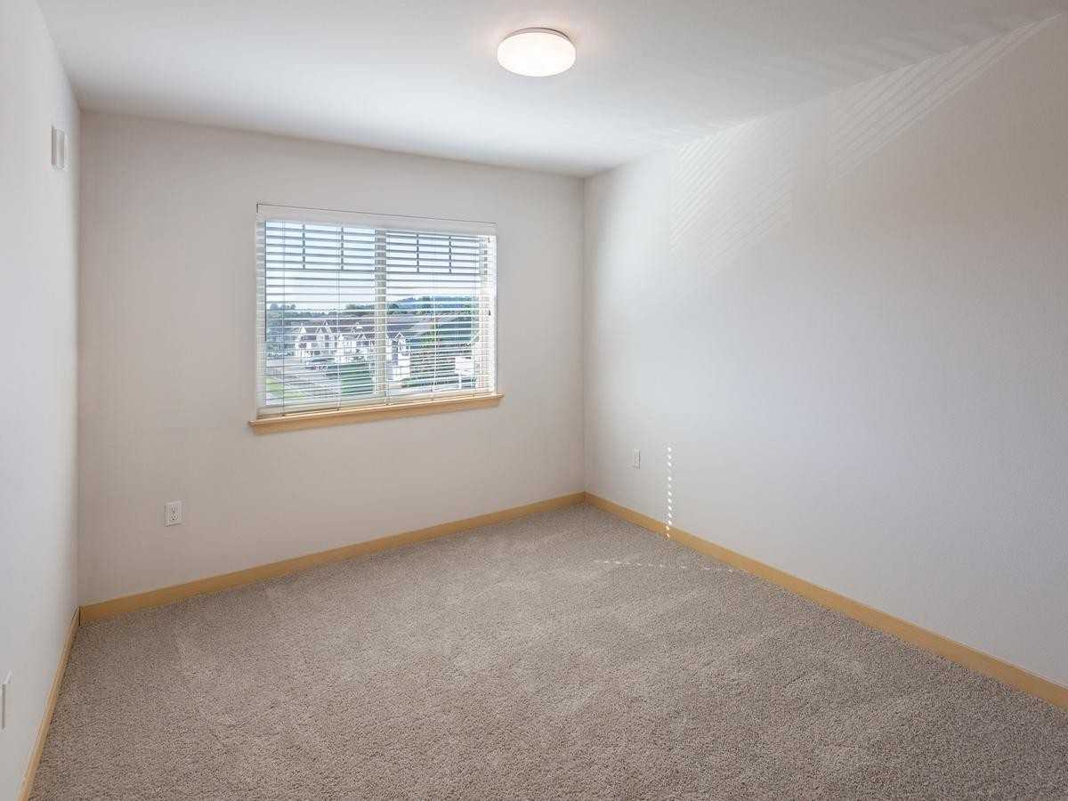 16128 64th St E - Photo 7 of 24
