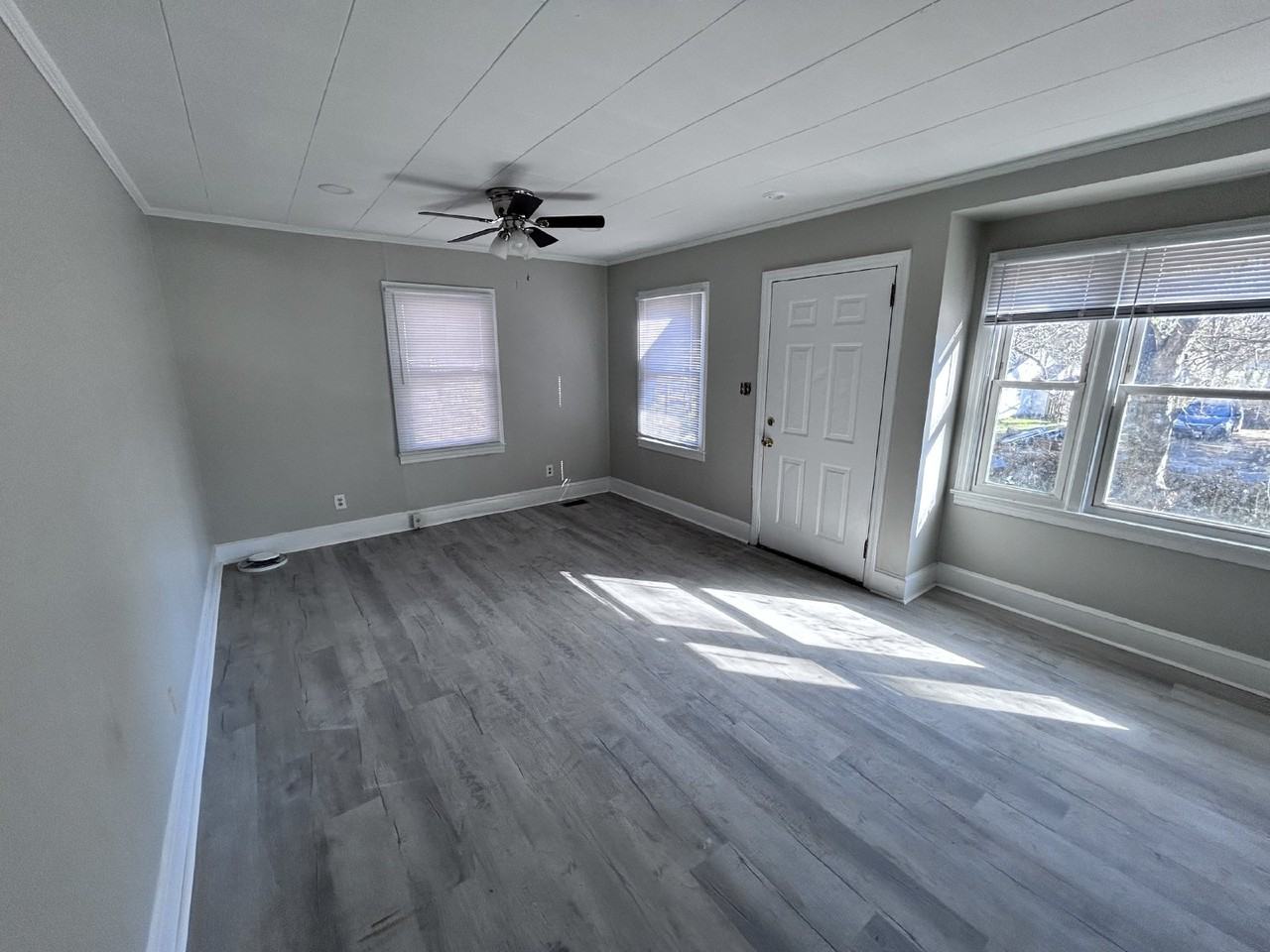 1408 Poston Cir - Photo 3 of 11