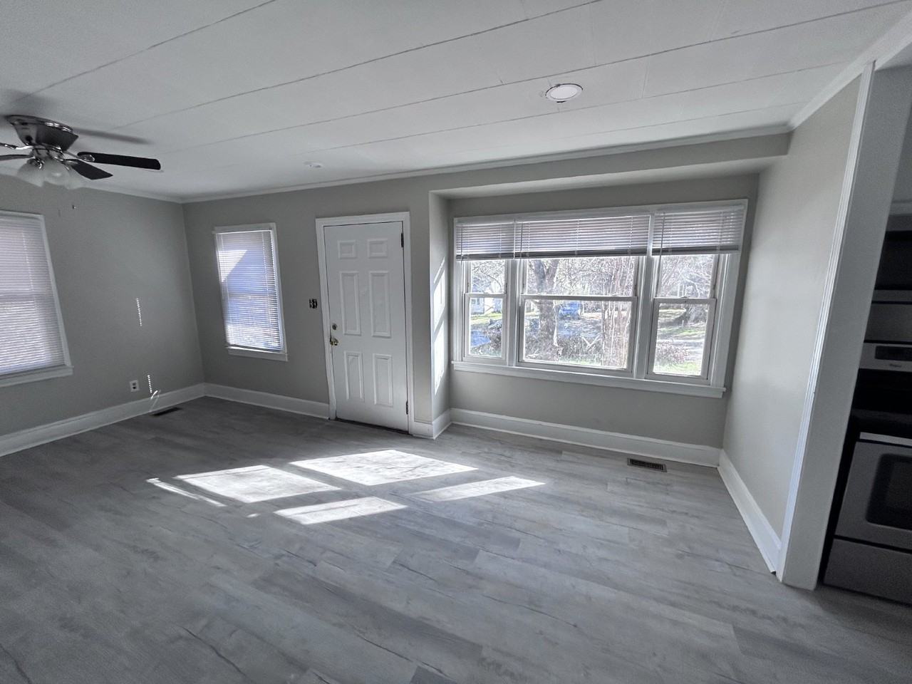 1408 Poston Cir - Photo 4 of 11