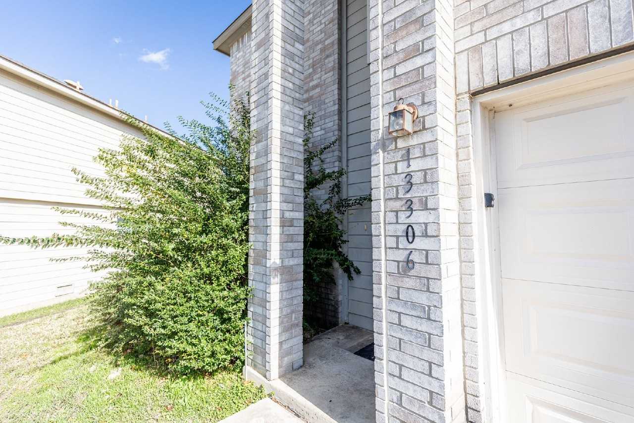 13306 Hampton Dl - Photo 3 of 35