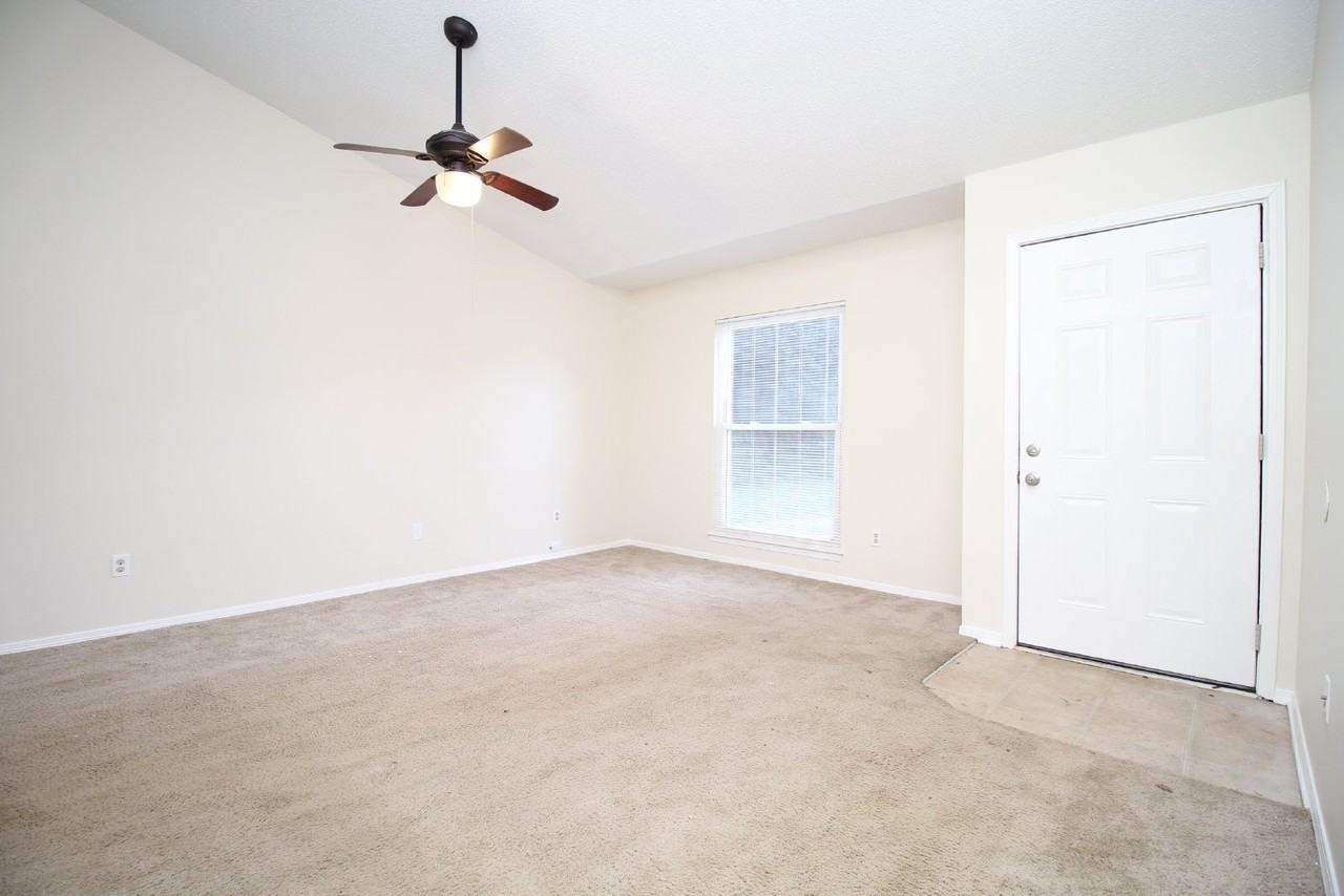 8126 Crystal Wells Pl - Photo 3 of 16