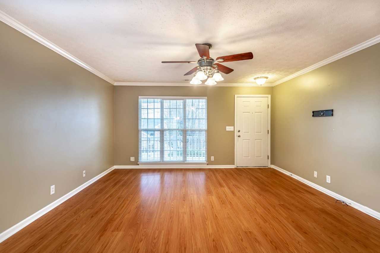 4716 Chepstow Dr - Photo 3 of 17