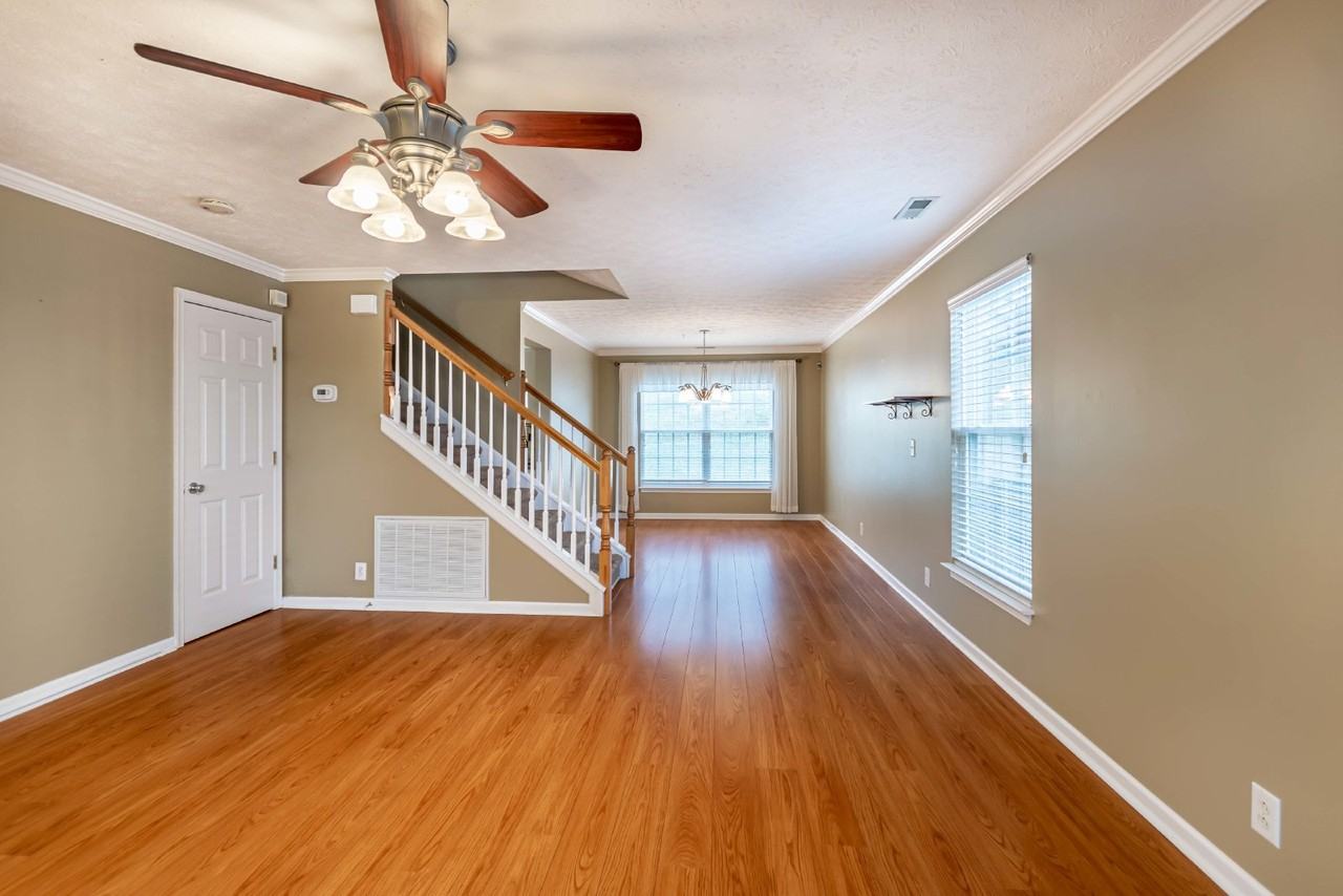 4716 Chepstow Dr - Photo 4 of 17
