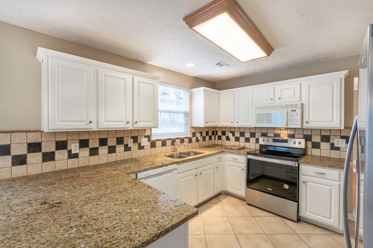 4716 Chepstow Dr - Photo 7 of 17
