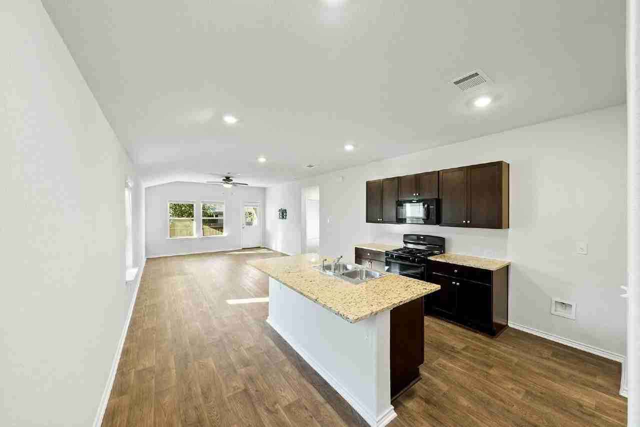 13918 Jasperoid Way - Photo 3 of 34