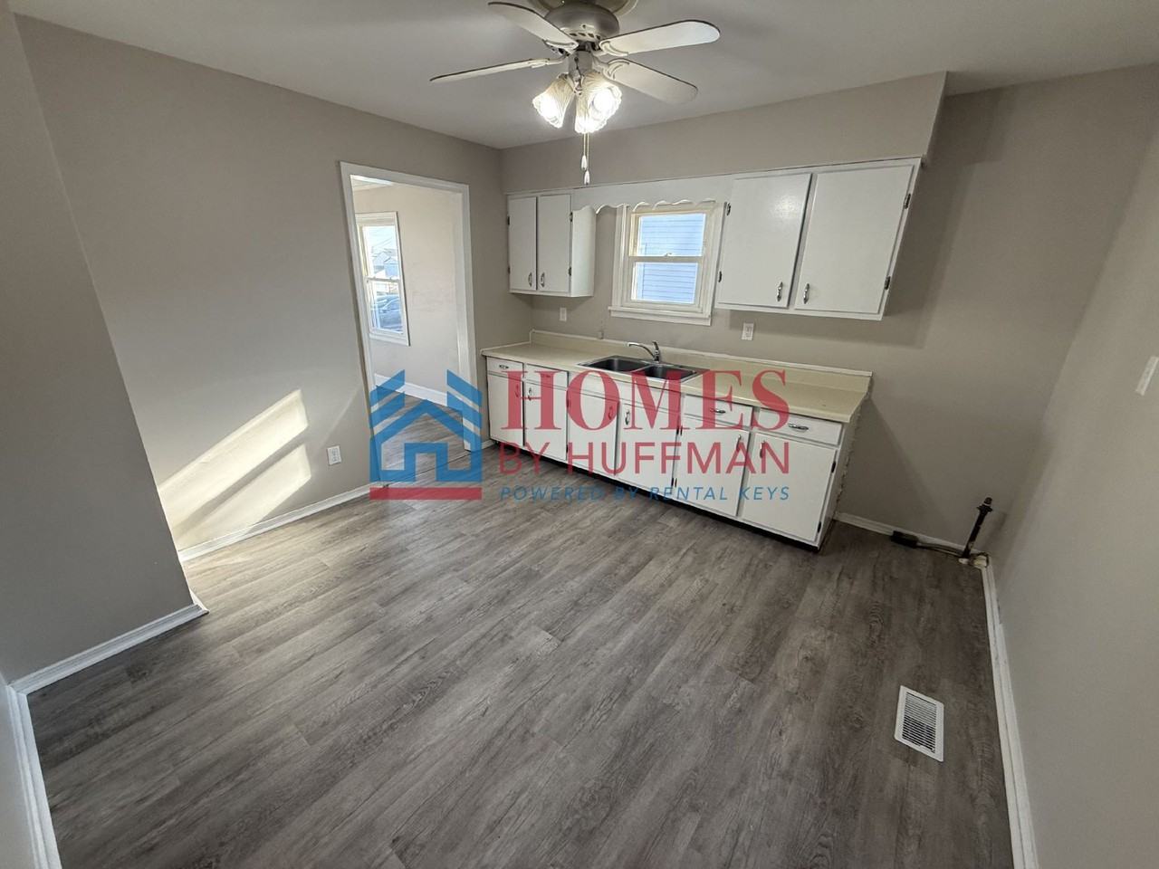 1900 N Denby Ave - Photo 4 of 13