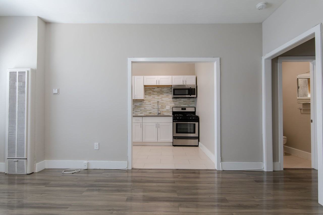 Gorgeous Newly Remodeled One Bedroom and Studios - Photo 7 of 9