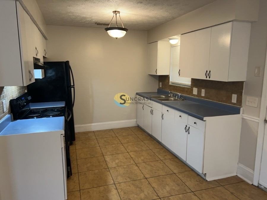 8071 Devoe St - Photo 3 of 12