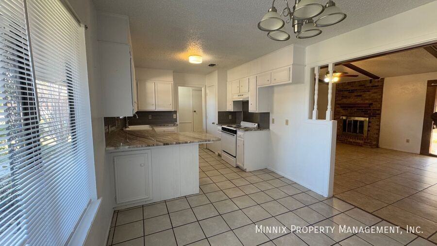 8206 Lynnhaven Ave - Photo 5 of 29