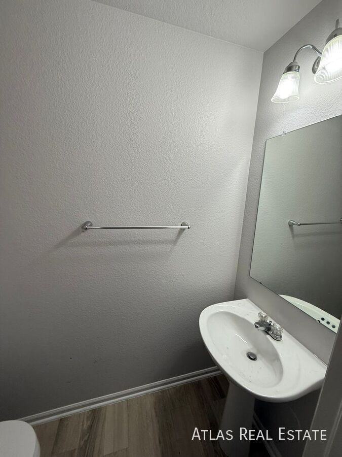 5754 Ceylon St - Photo 3 of 11