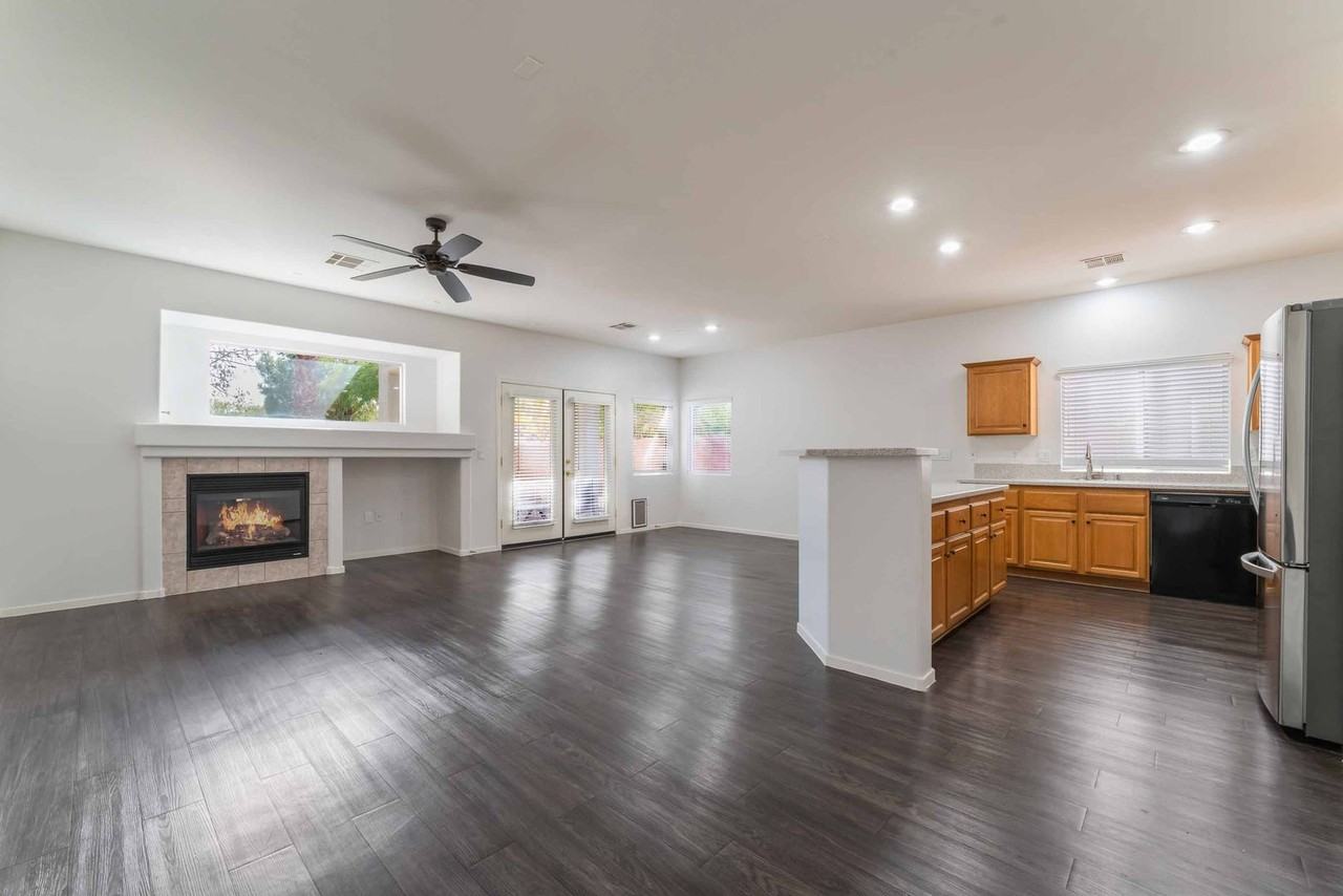 4481 El Presidio Dr - Photo 3 of 20