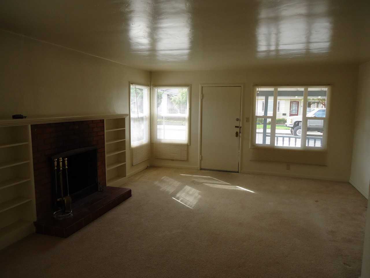 1251 8th St - Photo 3 of 7